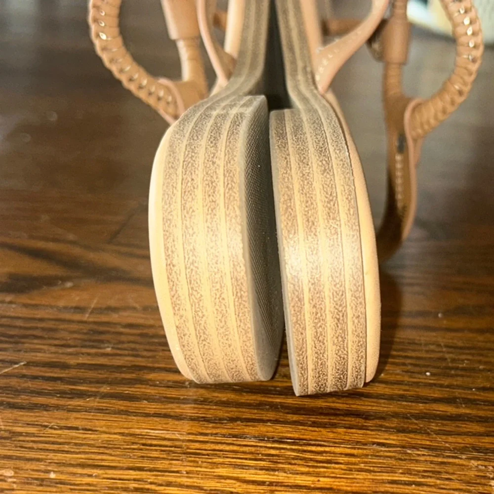 DV Dolce Vita Women's 7.5 Sandals Leather Tan Thong Shoes Slip On Summer Vaca
